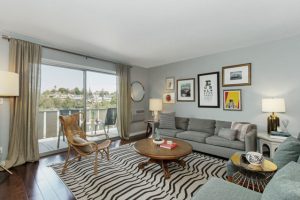 Read more about the article Mid Century Modern Condo with Views in Los Feliz